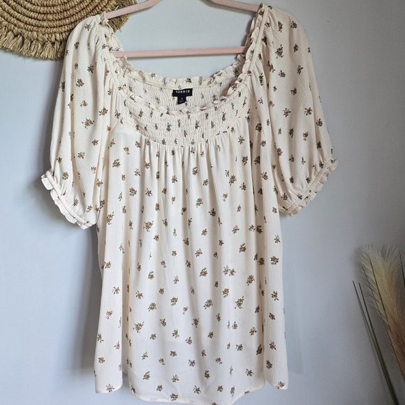 Torrid, Washable Gauze Ivory Ditsy Floral Dew Smocked Yoke Peasant Top SZ 1X - Picture 11 of 12